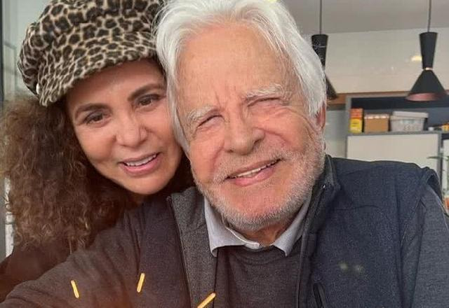 Viúva de Cid Moreira desabafa na web: 'Suportando a dor'